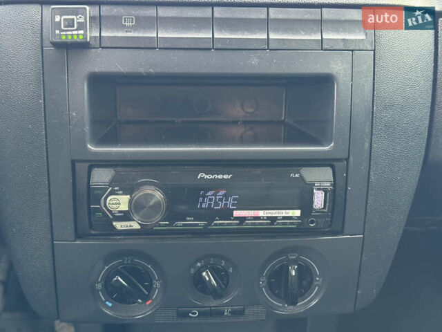 Шкода Фабія 2006 у Чернівцях на Automoto.ua Сірий Шкода Фабія, об'ємом двигуна 1.39 л та пробігом 301 тис. км за 2600 $, фото 11 на Automoto.ua