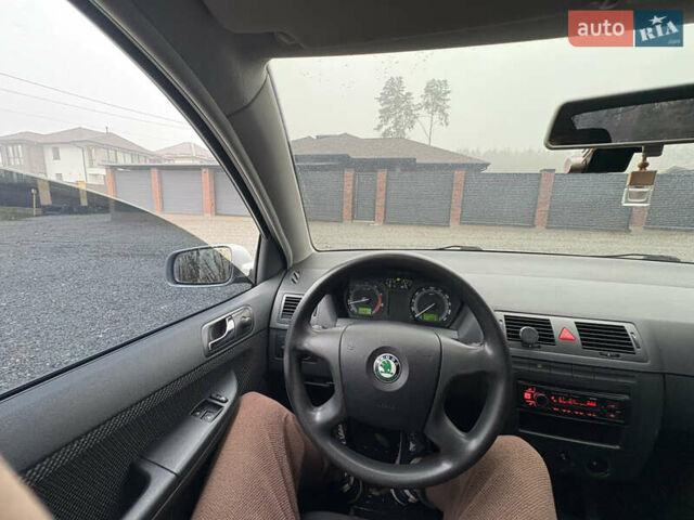 Серый Шкода Фабия, объемом двигателя 1.4 л и пробегом 147 тыс. км за 5600 $, фото 40 на Automoto.ua