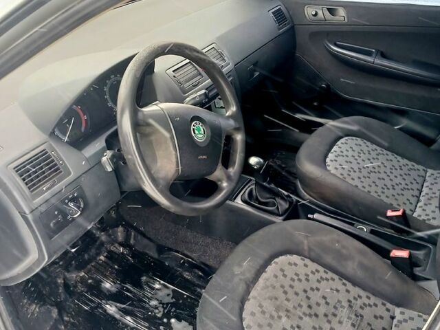 Серый Шкода Фабия, объемом двигателя 1.2 л и пробегом 200 тыс. км за 2300 $, фото 3 на Automoto.ua