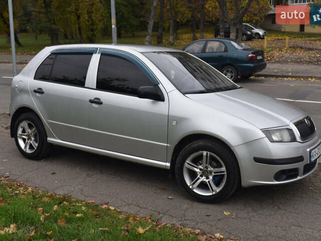 Серый Шкода Фабия, объемом двигателя 1.2 л и пробегом 240 тыс. км за 3500 $, фото 2 на Automoto.ua