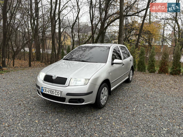Серый Шкода Фабия, объемом двигателя 1.4 л и пробегом 147 тыс. км за 5600 $, фото 2 на Automoto.ua