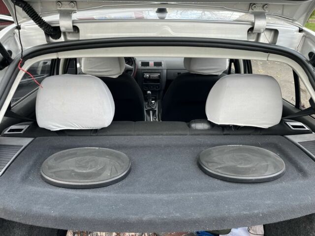 Серый Шкода Фабия, объемом двигателя 1.2 л и пробегом 215 тыс. км за 3500 $, фото 6 на Automoto.ua