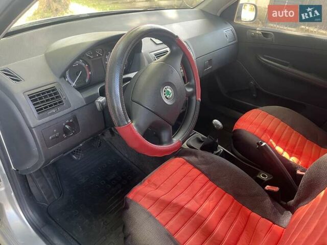 Серый Шкода Фабия, объемом двигателя 1.4 л и пробегом 190 тыс. км за 3800 $, фото 6 на Automoto.ua