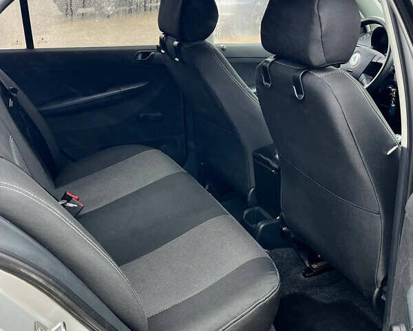 Серый Шкода Фабия, объемом двигателя 1.2 л и пробегом 240 тыс. км за 2450 $, фото 9 на Automoto.ua