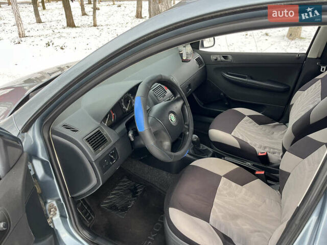 Серый Шкода Фабия, объемом двигателя 1.2 л и пробегом 218 тыс. км за 3700 $, фото 11 на Automoto.ua