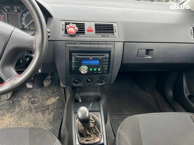 Серый Шкода Фабия, объемом двигателя 1.2 л и пробегом 243 тыс. км за 3390 $, фото 24 на Automoto.ua