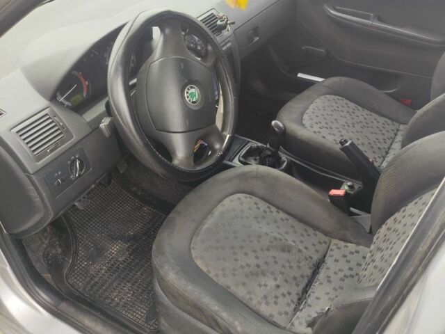 Серый Шкода Фабия, объемом двигателя 1.2 л и пробегом 330 тыс. км за 2350 $, фото 6 на Automoto.ua