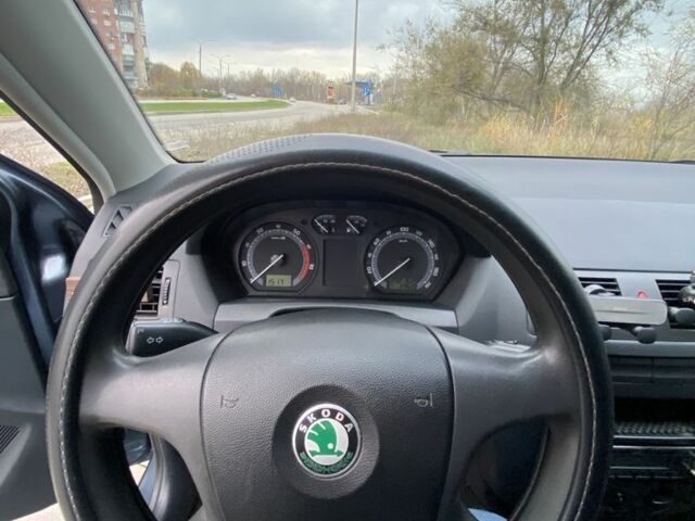 Серый Шкода Фабия, объемом двигателя 1.4 л и пробегом 293 тыс. км за 4200 $, фото 18 на Automoto.ua