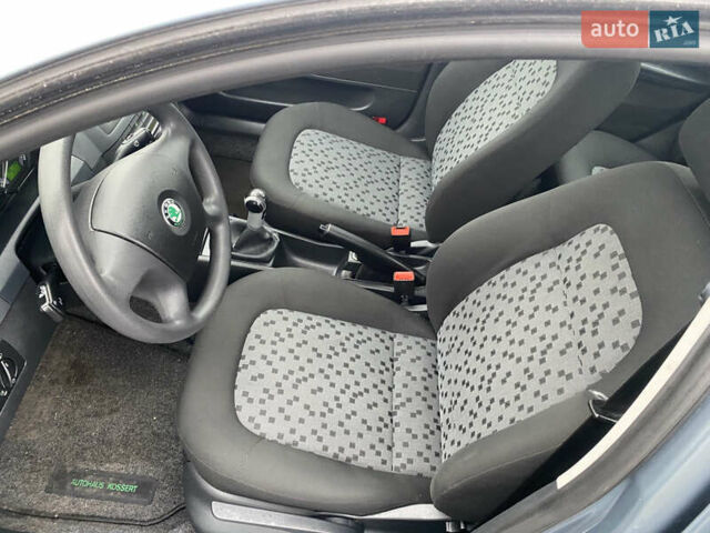 Серый Шкода Фабия, объемом двигателя 1.4 л и пробегом 96 тыс. км за 4900 $, фото 12 на Automoto.ua