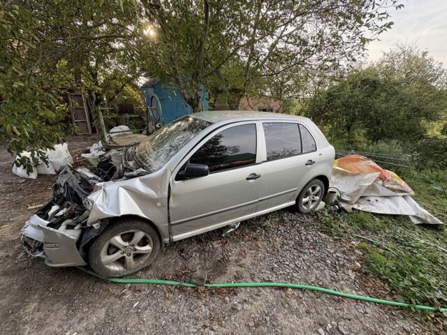 Сірий Шкода Фабія, об'ємом двигуна 1.4 л та пробігом 261 тис. км за 1200 $, фото 2 на Automoto.ua