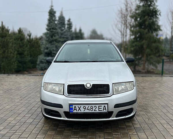 Серый Шкода Фабия, объемом двигателя 1.2 л и пробегом 240 тыс. км за 2450 $, фото 2 на Automoto.ua