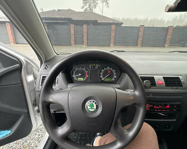 Серый Шкода Фабия, объемом двигателя 1.4 л и пробегом 147 тыс. км за 5600 $, фото 21 на Automoto.ua