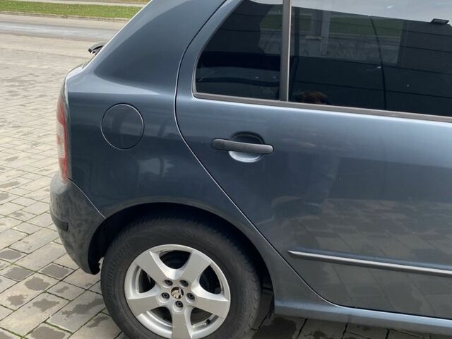 Серый Шкода Фабия, объемом двигателя 1.4 л и пробегом 293 тыс. км за 4200 $, фото 5 на Automoto.ua