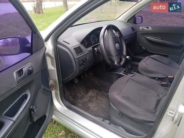 Сірий Шкода Фабія, об'ємом двигуна 1.2 л та пробігом 239 тис. км за 3000 $, фото 6 на Automoto.ua