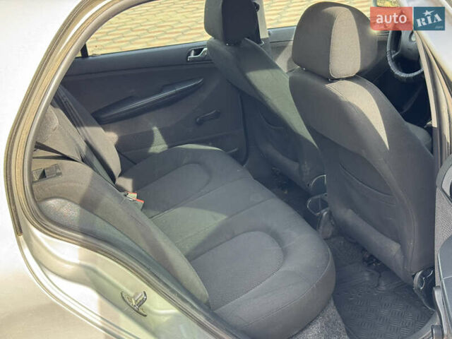 Шкода Фабія 2006 у Чернівцях на Automoto.ua Сірий Шкода Фабія, об'ємом двигуна 1.39 л та пробігом 301 тис. км за 2600 $, фото 18 на Automoto.ua