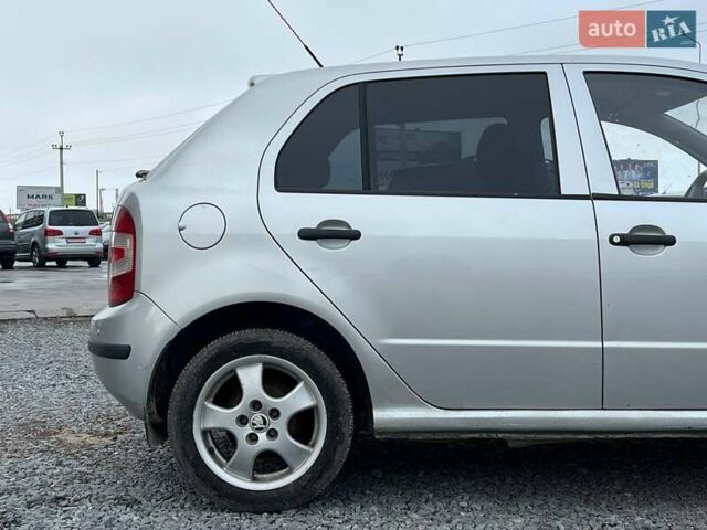 Серый Шкода Фабия, объемом двигателя 1.2 л и пробегом 243 тыс. км за 3390 $, фото 8 на Automoto.ua