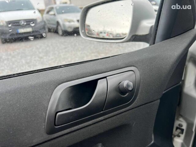 Серый Шкода Фабия, объемом двигателя 1.2 л и пробегом 243 тыс. км за 3390 $, фото 16 на Automoto.ua