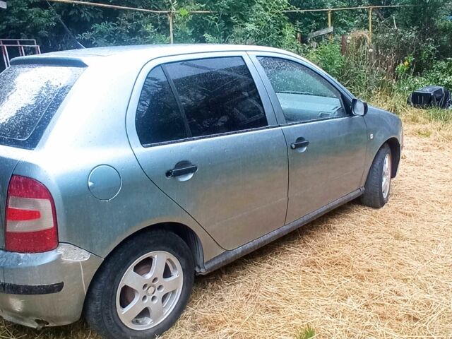 Серый Шкода Фабия, объемом двигателя 0 л и пробегом 33 тыс. км за 2950 $, фото 1 на Automoto.ua