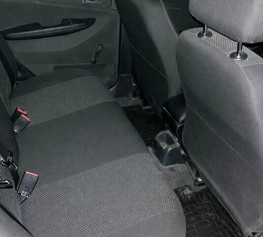 Серый Шкода Фабия, объемом двигателя 1.2 л и пробегом 193 тыс. км за 4000 $, фото 12 на Automoto.ua