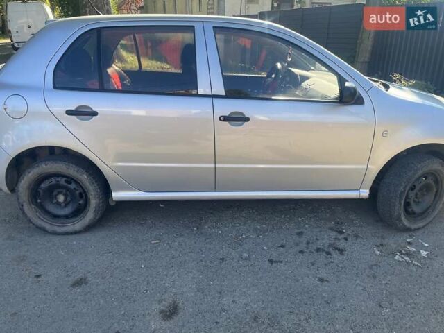 Серый Шкода Фабия, объемом двигателя 1.4 л и пробегом 190 тыс. км за 3800 $, фото 4 на Automoto.ua