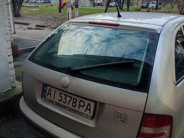 Серый Шкода Фабия, объемом двигателя 1.4 л и пробегом 288 тыс. км за 3600 $, фото 3 на Automoto.ua