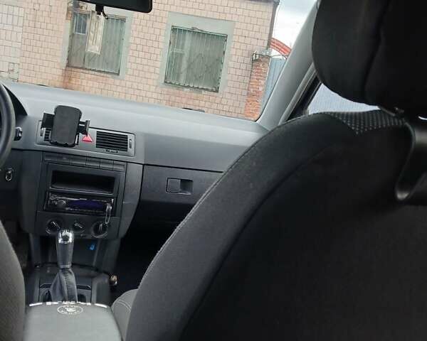 Серый Шкода Фабия, объемом двигателя 1.2 л и пробегом 265 тыс. км за 2499 $, фото 7 на Automoto.ua