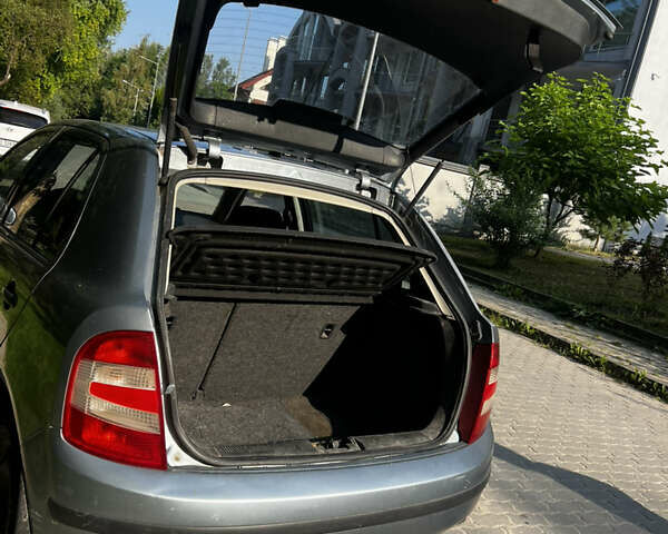 Серый Шкода Фабия, объемом двигателя 1.2 л и пробегом 80 тыс. км за 3150 $, фото 4 на Automoto.ua
