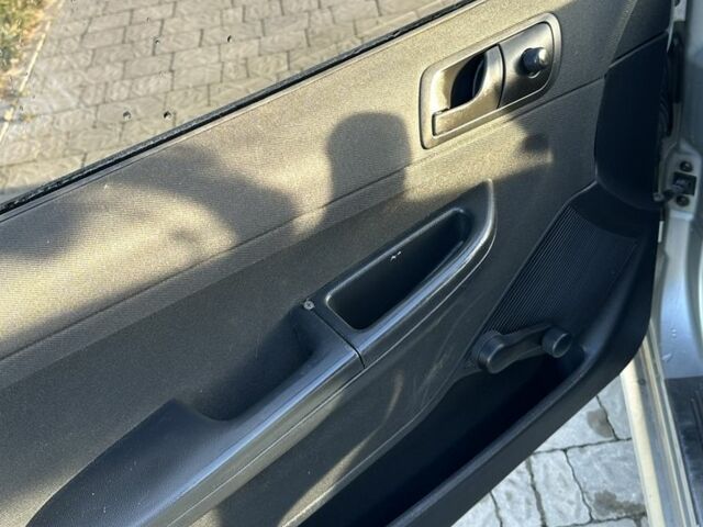 Серый Шкода Фабия, объемом двигателя 1.2 л и пробегом 244 тыс. км за 3200 $, фото 11 на Automoto.ua