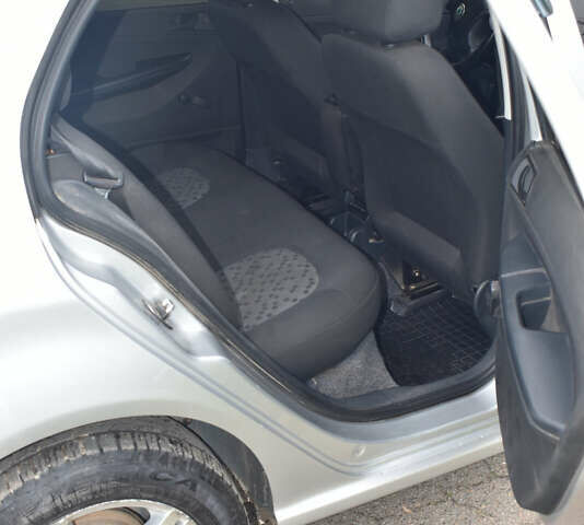 Серый Шкода Фабия, объемом двигателя 1.2 л и пробегом 240 тыс. км за 3500 $, фото 20 на Automoto.ua