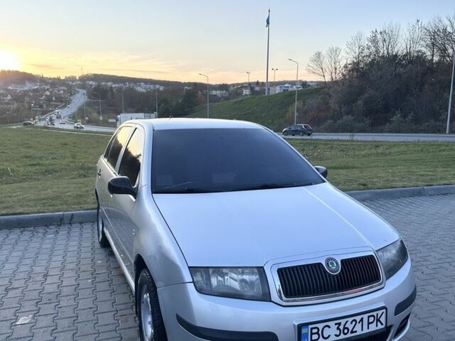Сірий Шкода Фабія, об'ємом двигуна 1.2 л та пробігом 322 тис. км за 3150 $, фото 1 на Automoto.ua