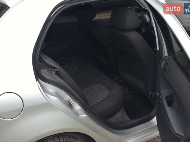 Серый Шкода Фабия, объемом двигателя 1.2 л и пробегом 240 тыс. км за 3500 $, фото 19 на Automoto.ua