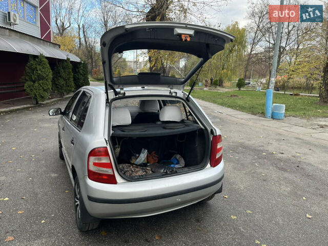 Серый Шкода Фабия, объемом двигателя 1.2 л и пробегом 215 тыс. км за 3500 $, фото 12 на Automoto.ua