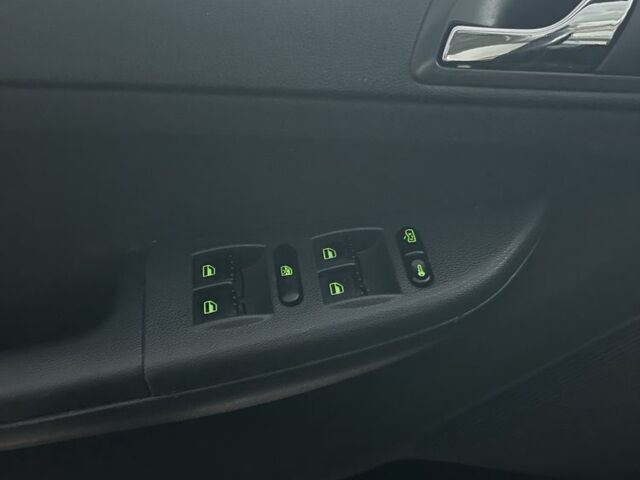 Серый Шкода Фабия, объемом двигателя 1.4 л и пробегом 232 тыс. км за 4200 $, фото 9 на Automoto.ua