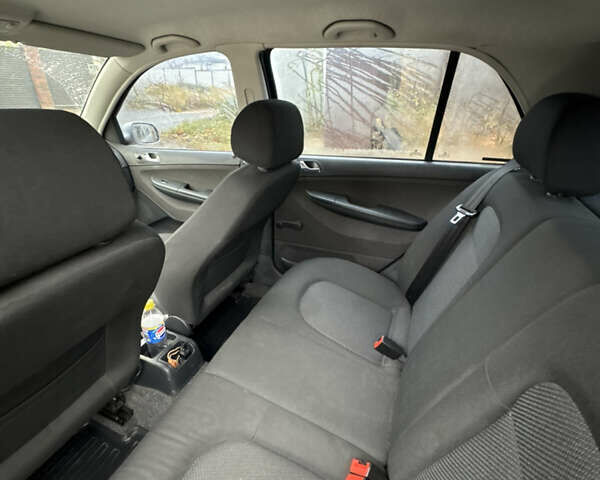 Серый Шкода Фабия, объемом двигателя 1.4 л и пробегом 147 тыс. км за 5600 $, фото 26 на Automoto.ua