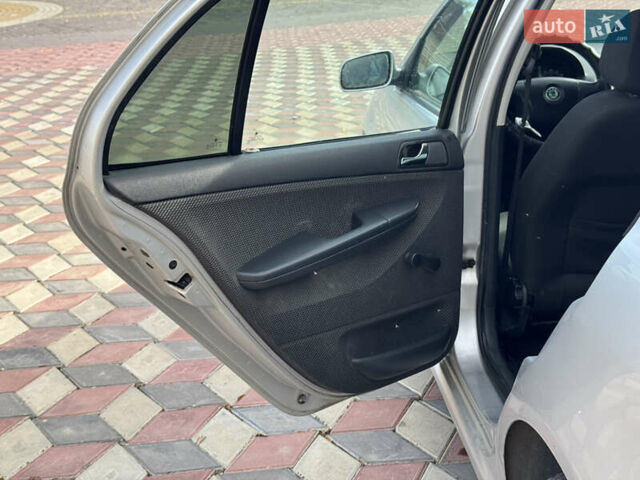 Шкода Фабія 2006 у Чернівцях на Automoto.ua Сірий Шкода Фабія, об'ємом двигуна 1.39 л та пробігом 301 тис. км за 2600 $, фото 12 на Automoto.ua