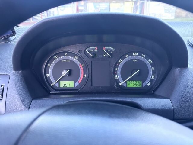 Сірий Шкода Фабія, об'ємом двигуна 1.2 л та пробігом 322 тис. км за 3150 $, фото 13 на Automoto.ua