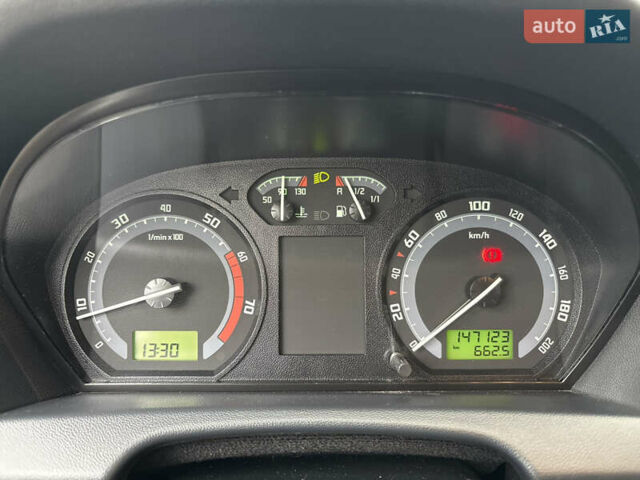 Серый Шкода Фабия, объемом двигателя 1.4 л и пробегом 147 тыс. км за 5600 $, фото 23 на Automoto.ua