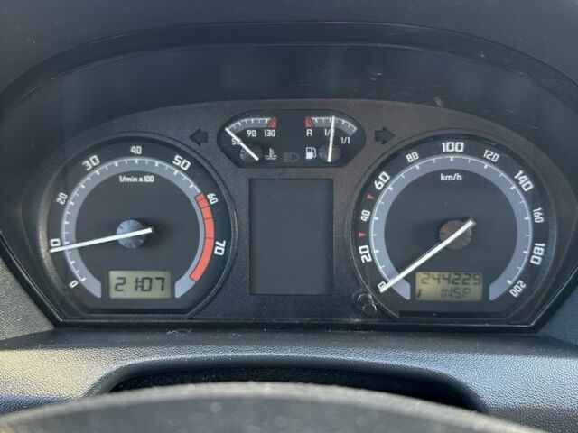 Серый Шкода Фабия, объемом двигателя 1.2 л и пробегом 244 тыс. км за 3200 $, фото 12 на Automoto.ua