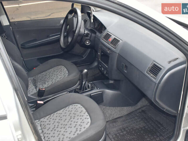 Серый Шкода Фабия, объемом двигателя 1.2 л и пробегом 240 тыс. км за 3500 $, фото 15 на Automoto.ua