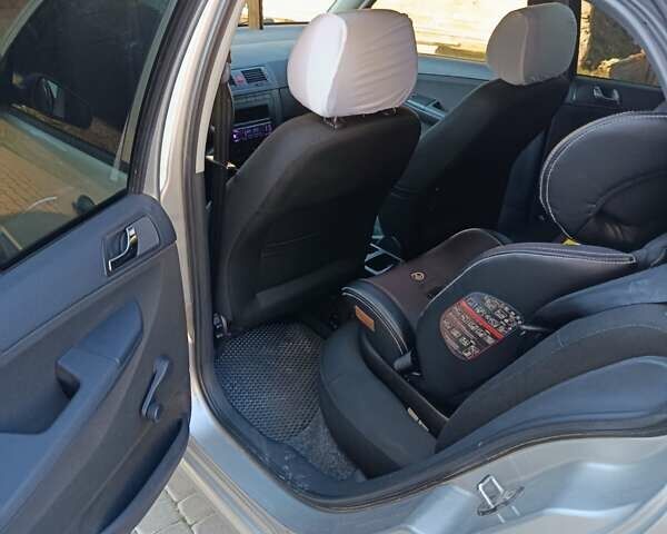 Шкода Фабия 2006 в Виннице на Automoto.ua Серый Шкода Фабия, объемом двигателя 1.39 л и пробегом 254 тыс. км за 4599 $, фото 16 на Automoto.ua
