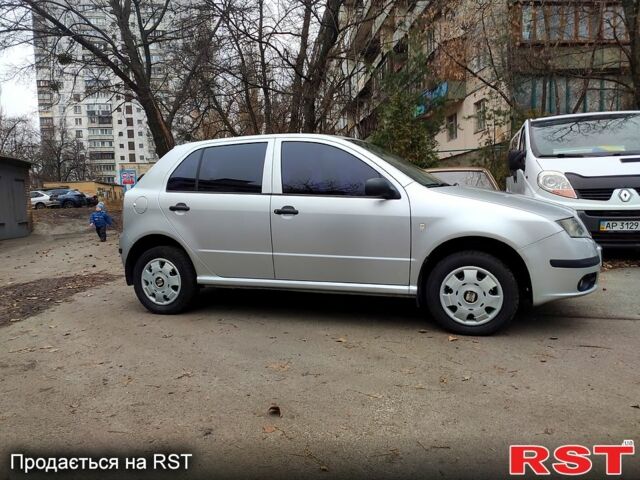 Шкода Фабия 2006 в Киеве на Automoto.ua Серый Шкода Фабия, объемом двигателя 1.2 л и пробегом 317 тыс. км за 3300 $, фото 1 на Automoto.ua