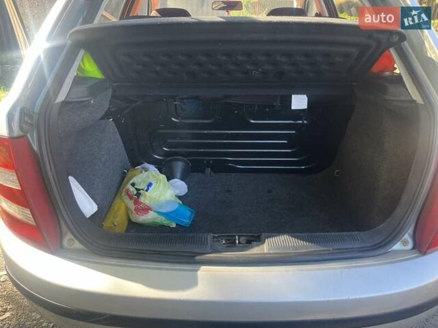 Серый Шкода Фабия, объемом двигателя 1.4 л и пробегом 190 тыс. км за 3800 $, фото 9 на Automoto.ua