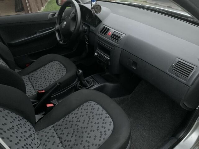 Серый Шкода Фабия, объемом двигателя 1.2 л и пробегом 178 тыс. км за 2500 $, фото 2 на Automoto.ua