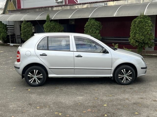 Серый Шкода Фабия, объемом двигателя 1.2 л и пробегом 215 тыс. км за 3500 $, фото 1 на Automoto.ua