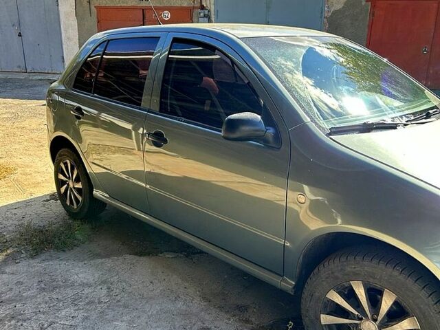 Сірий Шкода Фабія, об'ємом двигуна 1.2 л та пробігом 204 тис. км за 3400 $, фото 1 на Automoto.ua