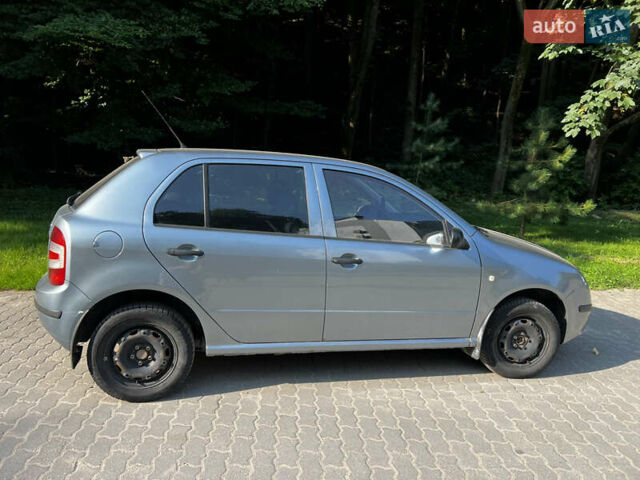 Серый Шкода Фабия, объемом двигателя 1.2 л и пробегом 80 тыс. км за 3150 $, фото 2 на Automoto.ua
