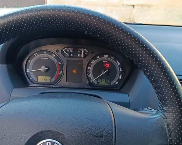Шкода Фабия 2006 в Виннице на Automoto.ua Серый Шкода Фабия, объемом двигателя 1.39 л и пробегом 254 тыс. км за 4599 $, фото 18 на Automoto.ua
