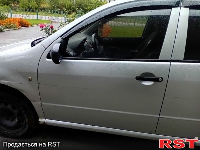 Серый Шкода Фабия, объемом двигателя 1.2 л и пробегом 235 тыс. км за 3000 $, фото 2 на Automoto.ua