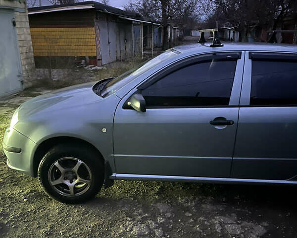 Серый Шкода Фабия, объемом двигателя 1.2 л и пробегом 193 тыс. км за 4000 $, фото 5 на Automoto.ua