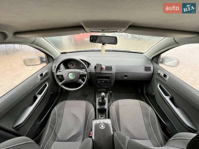 Серый Шкода Фабия, объемом двигателя 1.2 л и пробегом 240 тыс. км за 2450 $, фото 11 на Automoto.ua